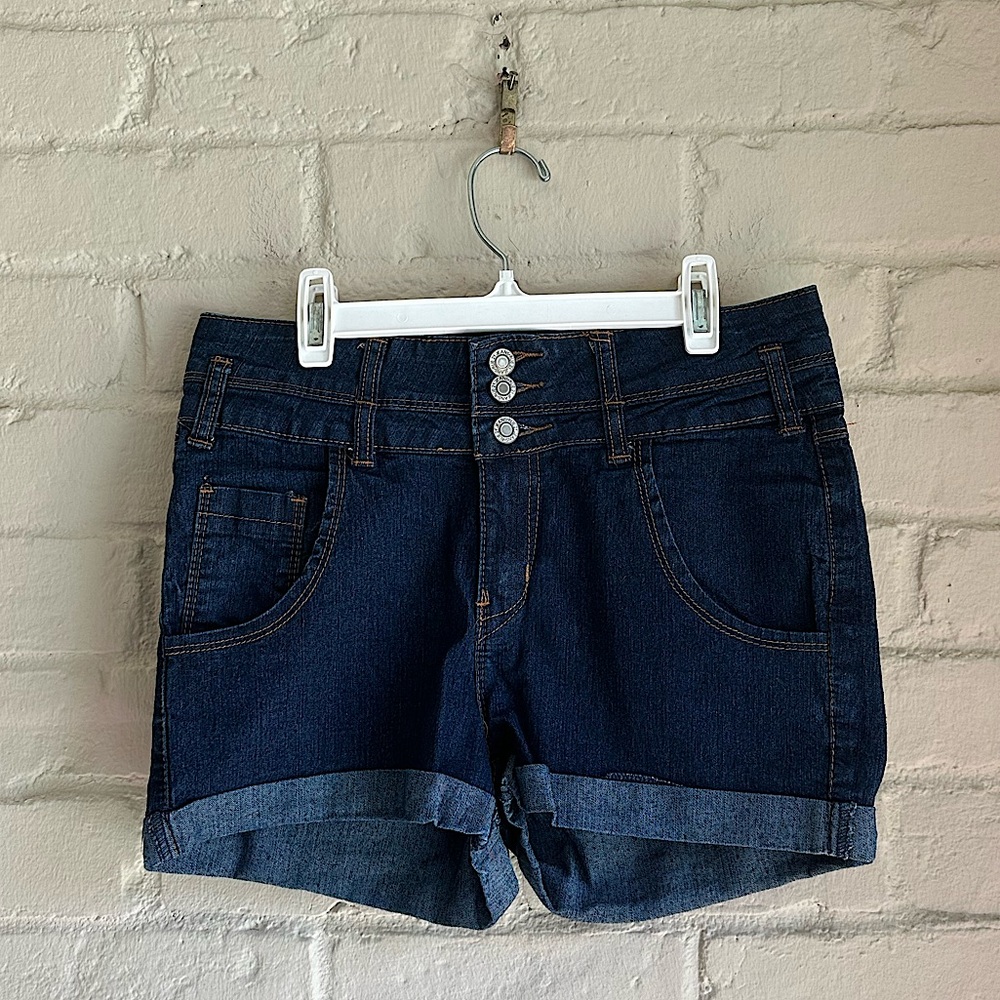 Rue 21 size 5/6 dark wash blue jean high waisted denim stretch comfy shorts
